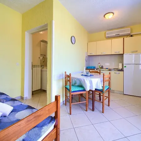 Stella Samoborska 9 * Malinska