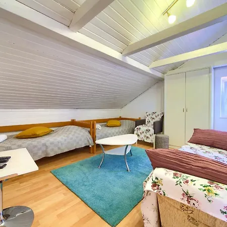 Stella Samoborska 9 * Malinska